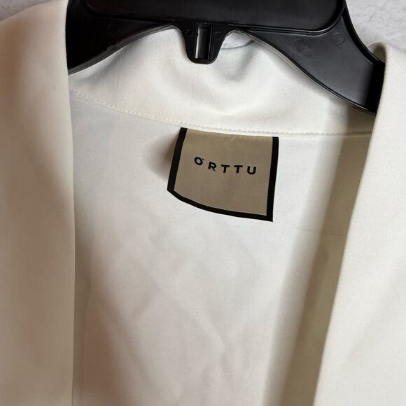 ORTTU NY vest in White - Picture 5 of 5